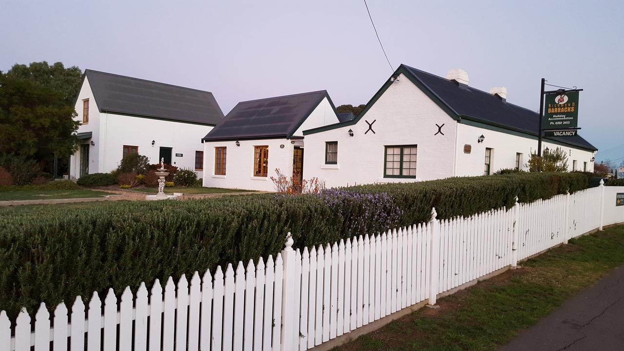 Richmond Barracks Hotel Bagian luar foto